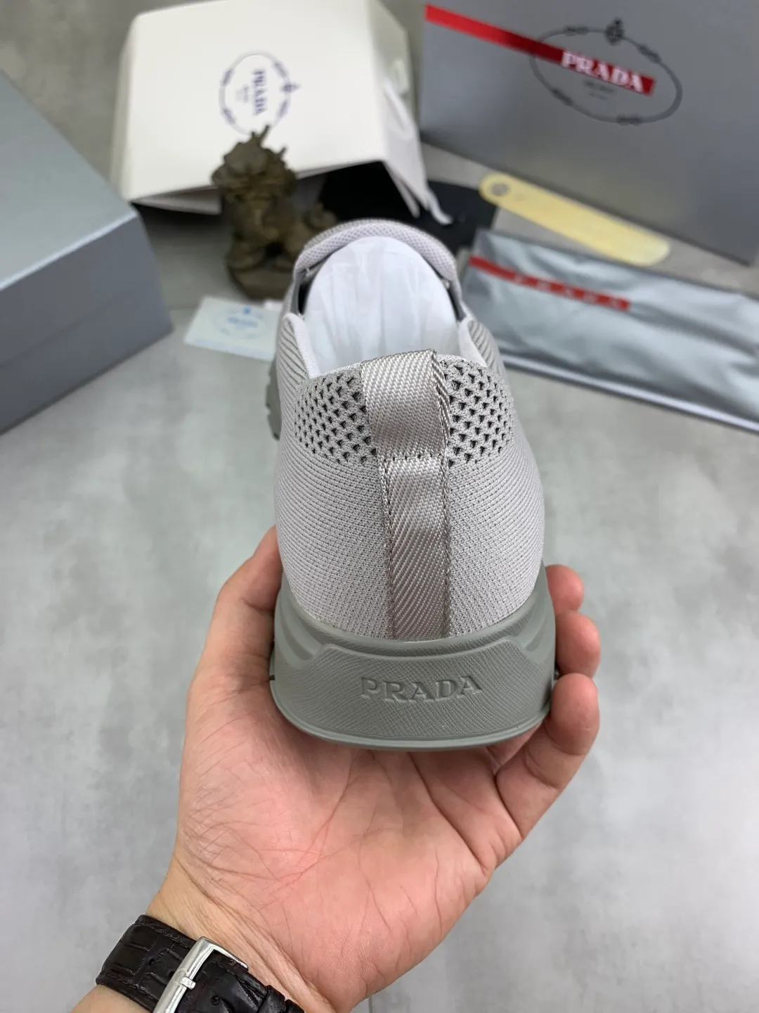 Men's shoes 💰P560💰[New model] Flying weave series (summer must-have) is now available on the official website, 🆘 Trendy brand (Prada) mainly promotes popular models, avant-garde and versatile fashionable men's shoes, private version molding, cowhide surface splicing 1:1.. Simple fashion, original imported cowhide lining and cowhide feet; the atmosphere and personality are more fashionable, eye-catching and pursuing class. It will subvert the old idea and be a must-have for fashion trendsetters with you! Must keep it for yourself! High-end comfort and low-end, high-end quality workmanship. Size: 38-45 6️⃣colors available.